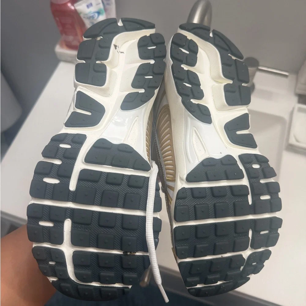 Nike Vomero 5 Sneakers - Picture 13 of 15